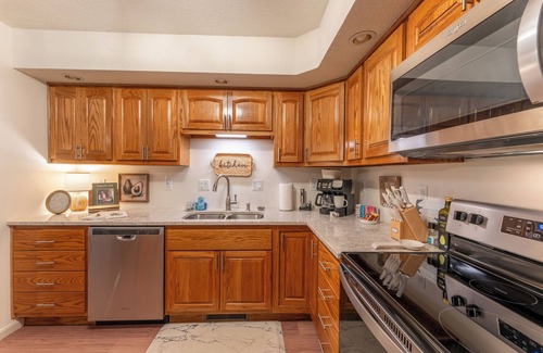 Akin Cabin | Secluded 3 Bedroom 10 Star Cabin less than 5 mins from Marion & Herrin's hub!