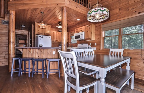 Conover House | Secluded 3-bedroom cabin in Conover with WiFi, AC, Complimentary Firewood
