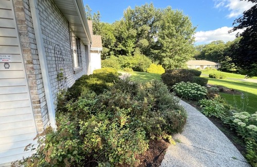 Holcomb House | Secluded 3 bedroom luxury home with 3 car garage.
