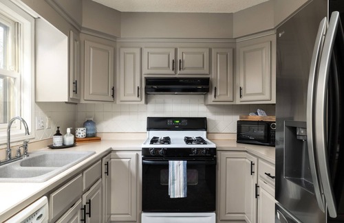 Burlington House | Secluded 3 BR 2.5B Retreat on Lake & 10 Acres near Elon University