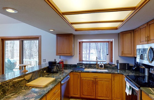 Michaywe Ski Chalet | Secluded 3 Br Luxury Chalet!