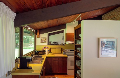 Williamstown House | Secluded 4 bedroom home with sweeping mountain views in Williamstown