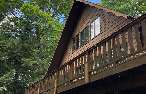 La Peche Cottage | Secluded 4-season lakeside cottage retreat