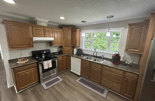Cherokee House | Secluded 4BR House Near Cherokee Casino & Smoky Mountains 2000sf