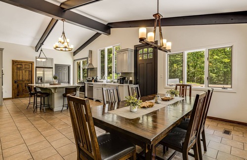 Asheville House | Secluded 4BR Lodge & Historic Cabin Near AVL w/2 Hot Tubs + Biltmore Pass
