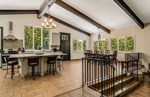 Asheville House | Secluded 4BR Lodge & Historic Cabin Near AVL w/2 Hot Tubs + Biltmore Pass