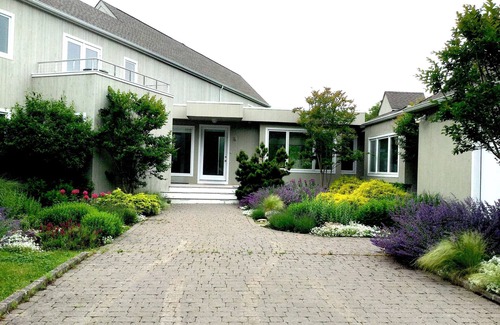 Sagaponack House | Secluded 8 BR/8 BA zen luxury; pool, tennis, hot tub, infrared sauna