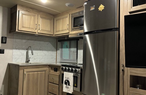 Brenham RV Rental | Secluded adult getaway located in beautiful round top Texas