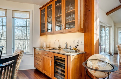 Valley Forge House | Secluded Amish post and beam custom-built home w/hot tub at Valley Forge Park