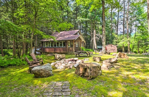 Kunkletown House | Secluded and Quiet Pocono Mountain Cabin with Hot Tub!