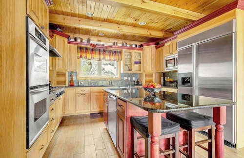 Morrison House | Secluded and Spacious Mountain Getaway