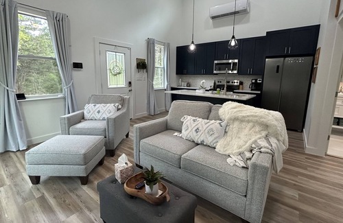 Rockdale Cabin | Secluded and Stylish Cabin on 30 Acres!