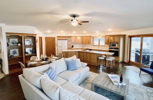 Fox Lake House | Secluded Beaver Dam Lake Home on 20+acre Peninsula