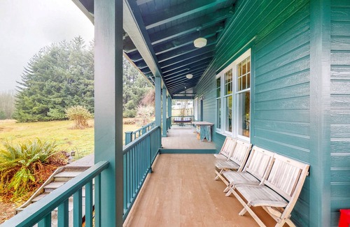 Carrolls House | Secluded Blueberry Farm Retreat on 20 Acres - Wood Fireplace, Dog-Friendly