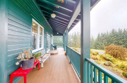 Carrolls House | Secluded Blueberry Farm Retreat on 20 Acres - Wood Fireplace, Dog-Friendly