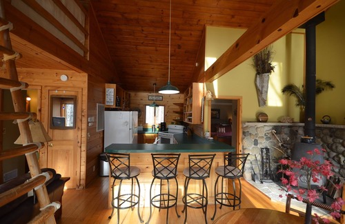 Mayfield House | Secluded Boardman River home with a HOT TUB, Smart TV, Kayaks. Dogs ok
