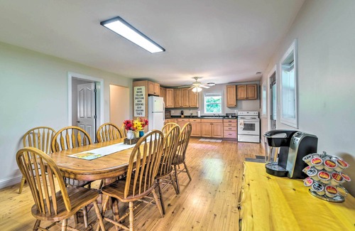 Jetson Cabin | Secluded Brownsville Cabin w/Deck & Fire Pit