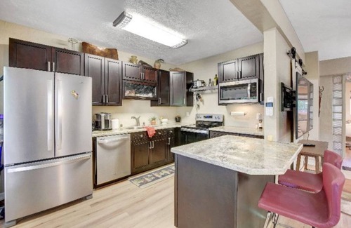Las Vegas Apartment | Secluded Bungalow 2 Bedroom Dollhouse