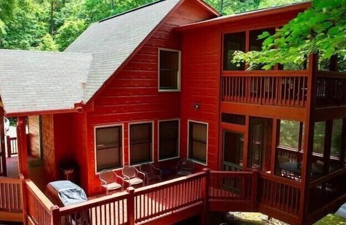 Ellijay Cabin | Secluded but Convenient Resort Cabin with Hot Tub, String Lights, and Fire Pit