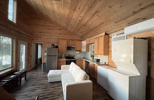 Grapeland Cabin | Secluded Cabin 1 directly on the lake