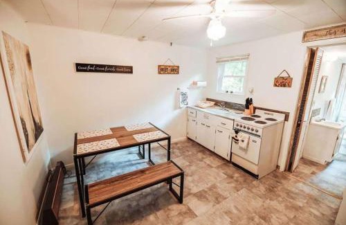 Arkdale House | Secluded Cabin Getaway in Arkdale