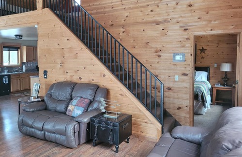 Deadwood Cabin | Secluded Cabin in the Beautiful Black Hills! Admire the Breathtaking Scenery!