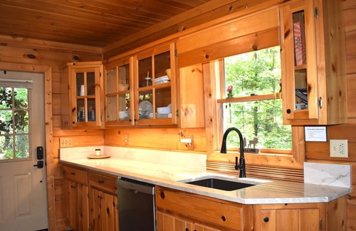Yadkin Valley Cabin | Secluded Cabin/Mountain View/Hot tub/Clse to Boone