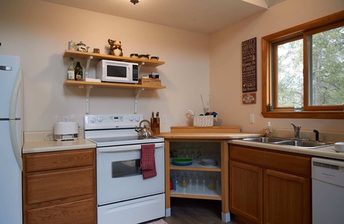 Lewiston House | Secluded cabin on 20 acres in the heart of a pine forest