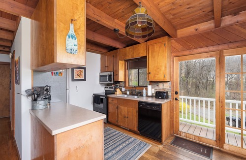Lovingston Cabin | Secluded Cabin– Pool w/Mountain Views