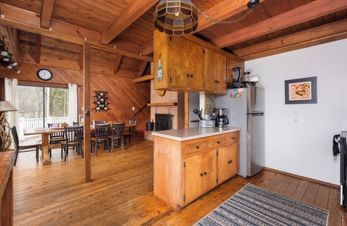 Lovingston Cabin | Secluded Cabin– Pool w/Mountain Views