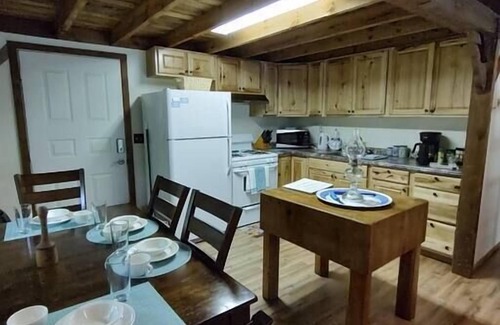 Mainesburg Cabin | Secluded Cabin Retreat – Peace, Privacy & Nature