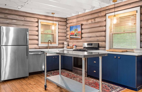 Kingston Springs Cabin | Secluded Cabin ~ 30 Minutes to Downtown Nashville or Downtown Franklin ~ Fire Pit ~ Family Fun!