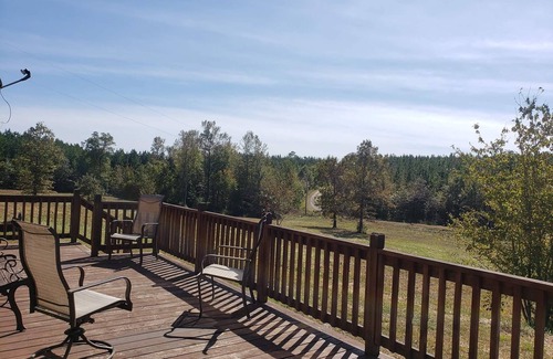Hatton Cabin | Secluded cabin w/big wrap around deck minutes away from Cossatot River