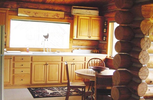 Gunnison Cabin | Secluded Cabin w/hottub, petfriendly, firepit, 20min to town, fish hunt slps 2