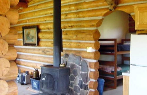 Gunnison Cabin | Secluded Cabin w/hottub, petfriendly, firepit, 20min to town, fish hunt slps 2