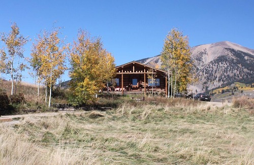 Gunnison Cabin | Secluded Cabin w/hottub, petfriendly, firepit, 20min to town, fish hunt slps 2