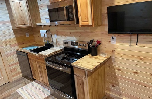 Gilbert Cabin | Secluded Cabin with King size bed