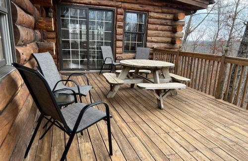 Pickens House | Secluded Cabin with Spacious Kitchen and Dining Area!