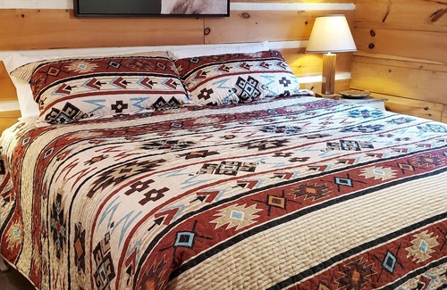 Uniontown Cabin | Secluded cabins with fishing pond on the Mississippi River Hills Wine Trail