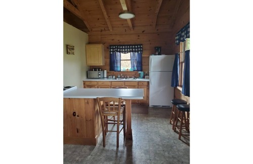 Uniontown Cabin | Secluded cabins with fishing pond on the Mississippi River Hills Wine Trail