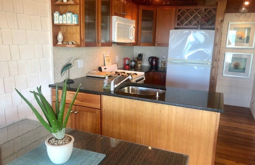 South Haven House | Secluded Charm on the Bluff: Sunset Views, Hot Tub & Stunning Lake Scenery!