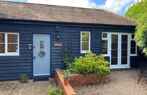 Moreton Apartment | Secluded Countryside Retreat for Four, Gloucester
