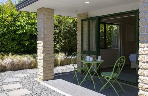 Waipahihi House | Secluded & Cosy - 5min to Town *No Service Fee*