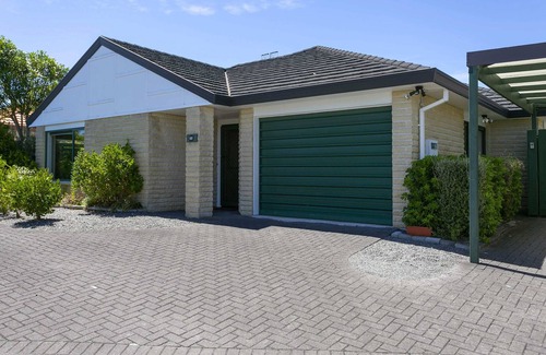 Waipahihi House | Secluded & Cosy - 5min to Town *No Service Fee*