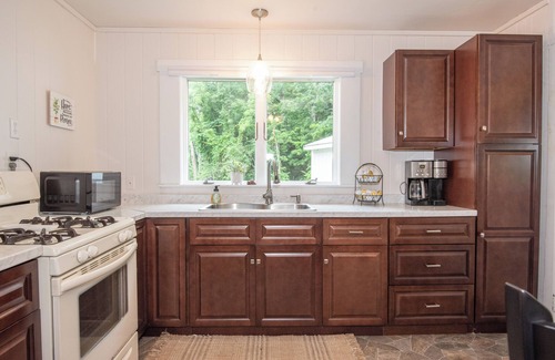 Mattawana House | Secluded cottage, sleeps 6, private and peaceful