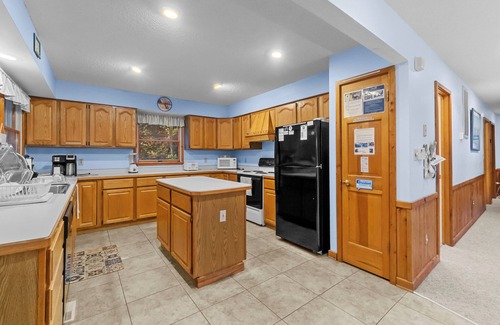 Ocean Hill House | Secluded Cottage w/Pool, Close to Historic Corolla Village