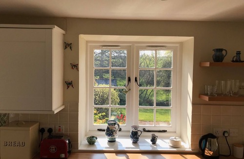 Westleigh Cottage | Secluded Cottage with extensive private garden