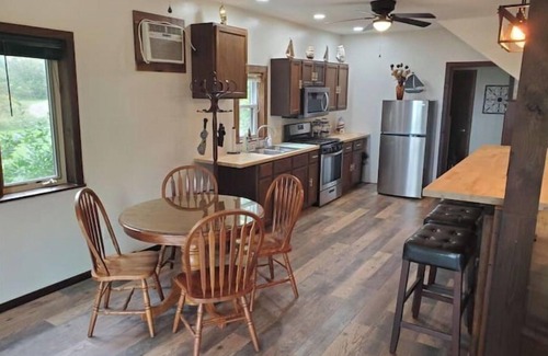 Ripley Cottage | Secluded Cottage with Hidden Cove on Lake Erie