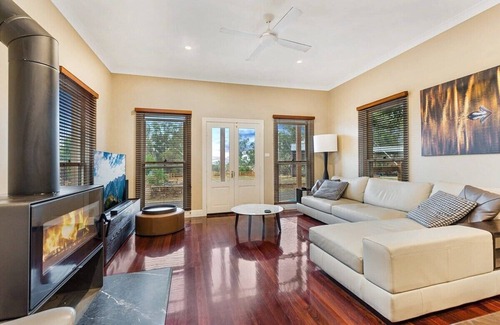 Strathfieldsaye House | Secluded Country Vineyard Estate near Bendigo