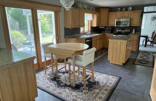 Black Wolf House | Secluded Country Home on 6 Acresn